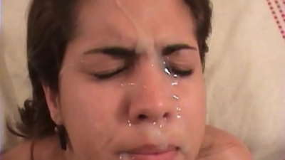 Una bella bruna latina hà sessu duru