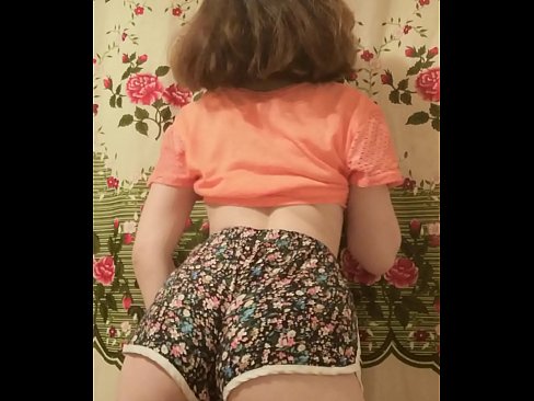 ❤️ Una ghjovana sexy si spoglia i pantaloncini davanti à a camera ️❌ Porno à noi % co.it-com.top% ️❤